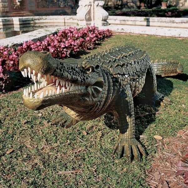 Design Toscano KY169 26 Inch Gargantuan Garden Gator