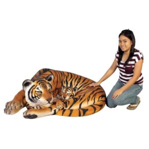 Design Toscano NE120011 49 1/2 Inch Bengal Tigress with Cub Statue