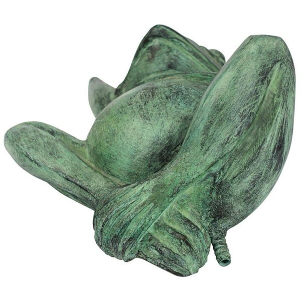 Design Toscano PN57942 9 Inch Spitting Lazy Frog Verdi Statue - Brozne